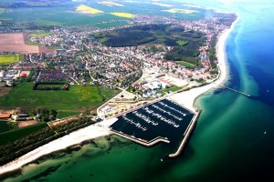 Kühlungsborn from above, shot out from a Cessa 172 plane in May 2008 by Felix Lau